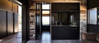 HILLPLAINS COTTAGE - 100% OFF-GRID LUXURY