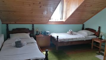 3 bedrooms, travel cot, WiFi, bed sheets