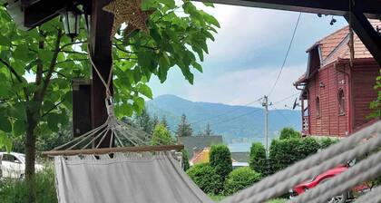 Vikendica udaljena na 5 minuta od Zaovinskog jezera u prelepom delu planine Tare