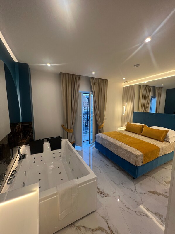 Caja de seguridad en la habitación y cortinas blackout 