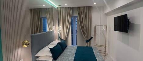 Deluxe Room | In-room safe, blackout drapes, soundproofing, free WiFi