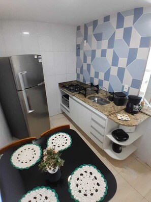 Oven, cookware/dishes/utensils - Duplex da Praia Grande (Arraial do Cabo)