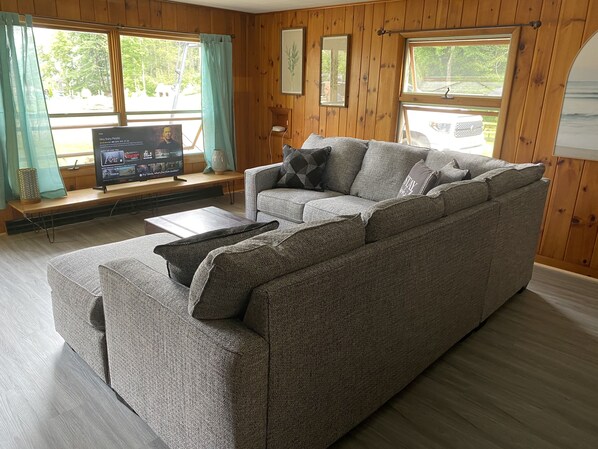 TV, stereo - The Ranch on Lake Winni (Alton)