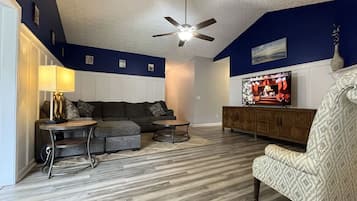 Smart TV, fireplace