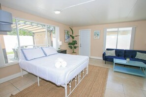 5 bedrooms, desk, free WiFi, bed sheets