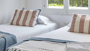 Superior Apartment | 2 bedrooms, iron/ironing board, free WiFi