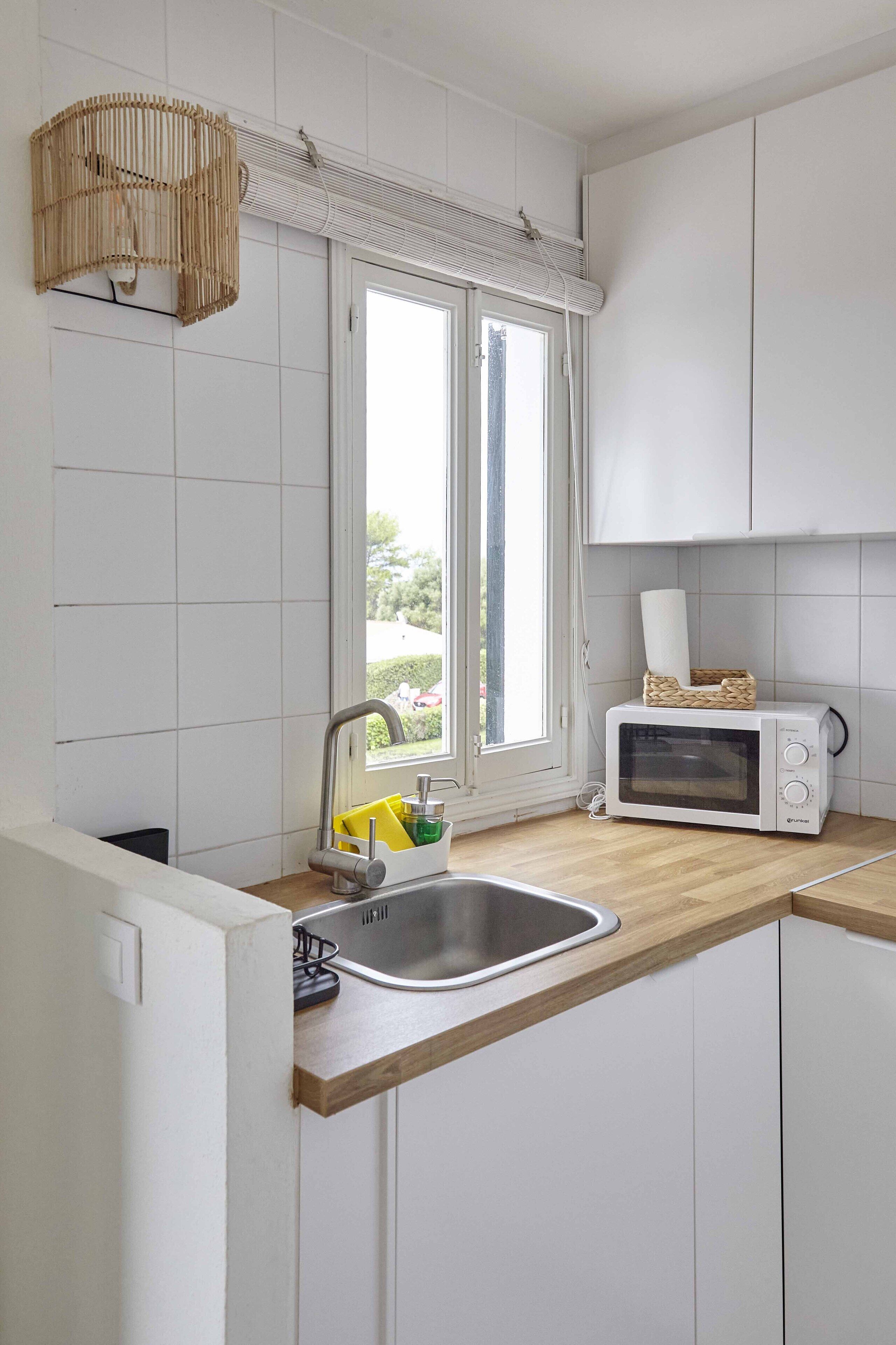 superior apartment, sea view | private kitchen | full-sized fridge, microwave, dishwasher, cookware/dishes/utensils