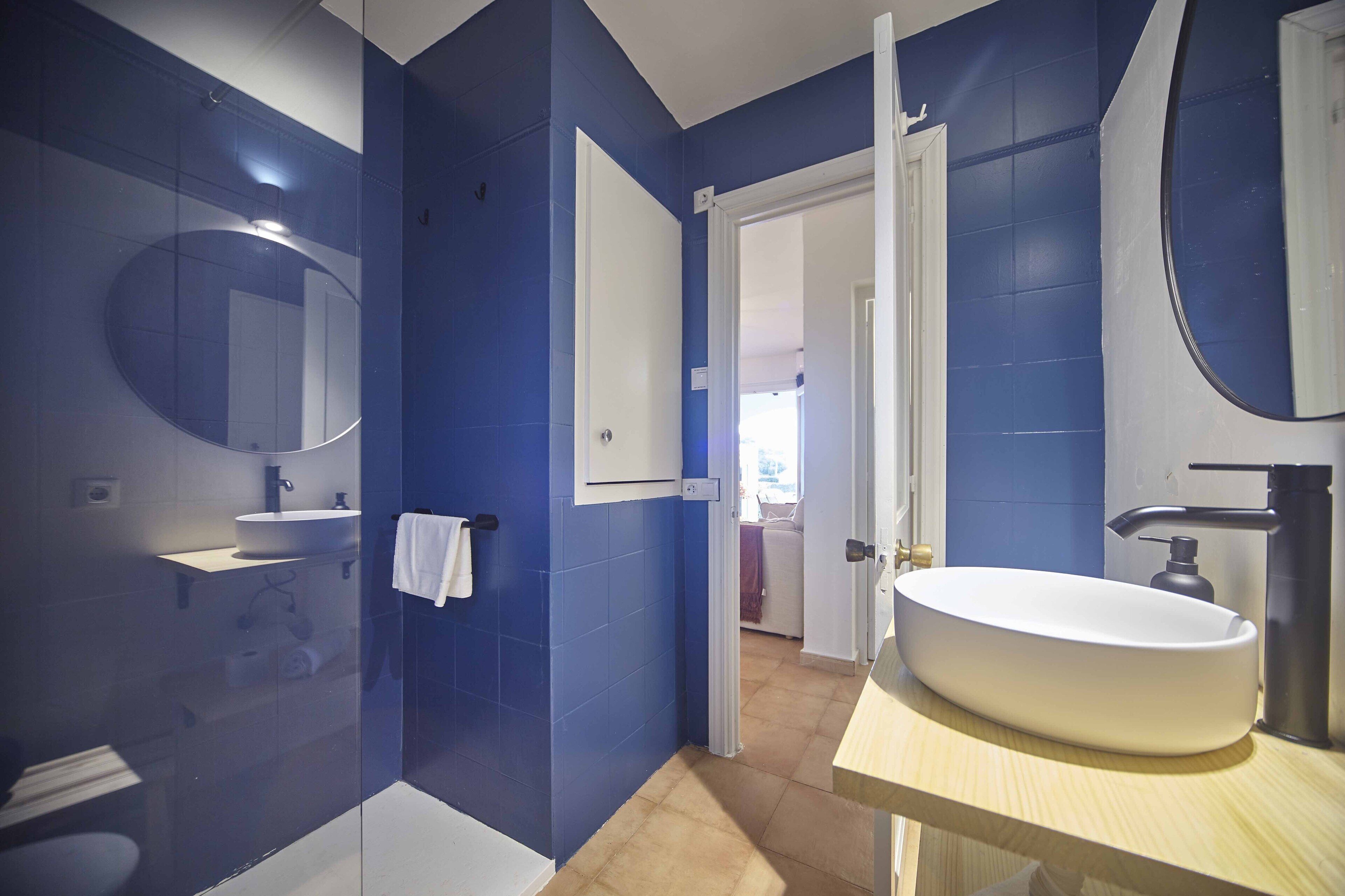 superior apartment | bathroom