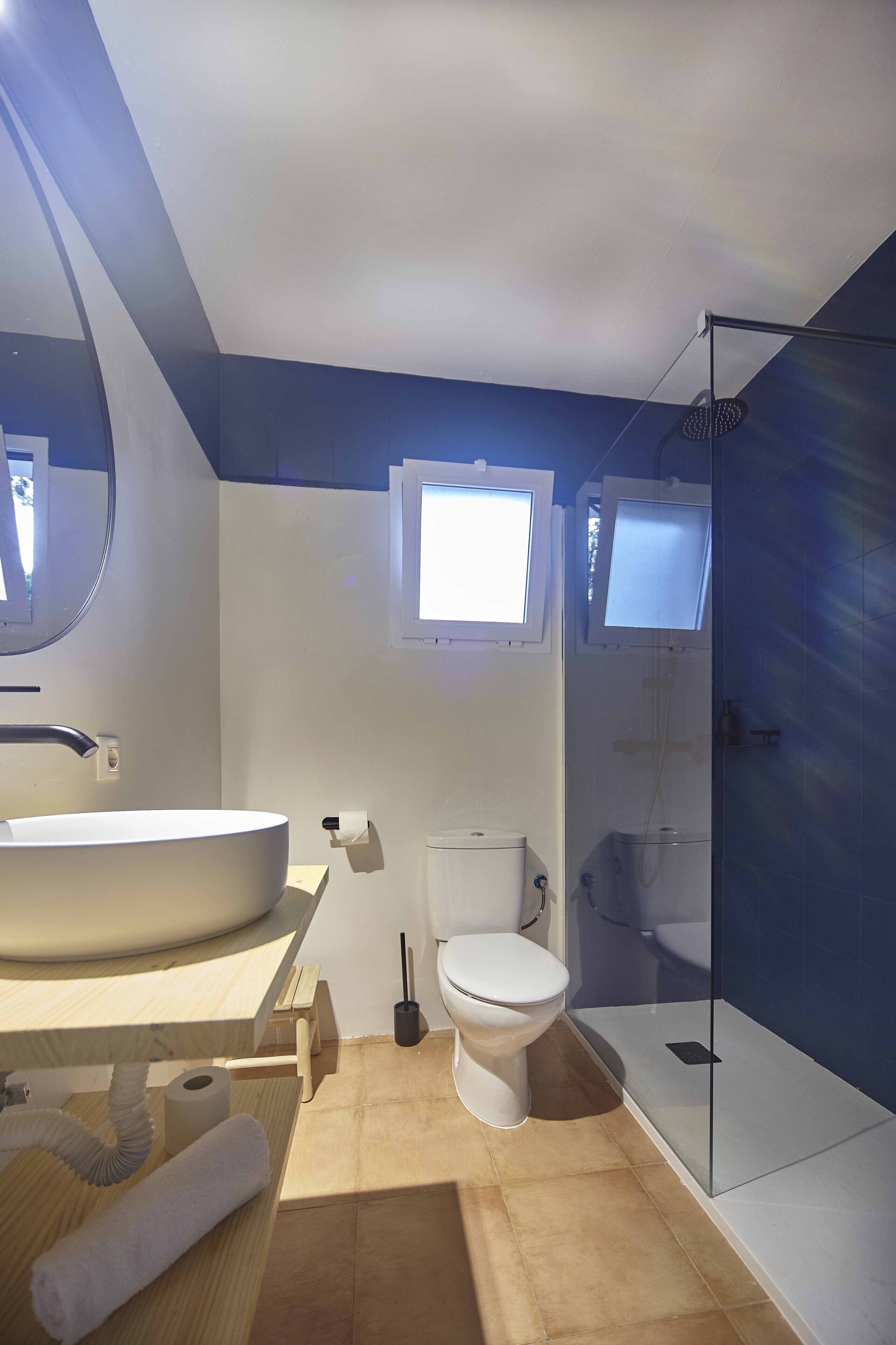 superior apartment | bathroom