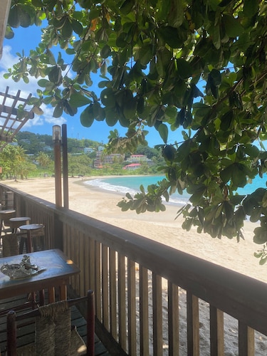 Fabulous poolside apartment Marigot Bay.