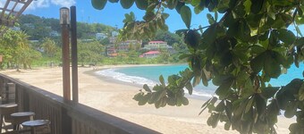 Fabulous poolside apartment Marigot Bay.