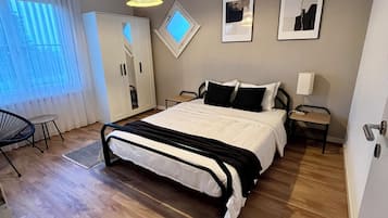 2 bedrooms, WiFi, bed sheets, wheelchair access