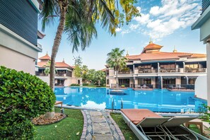 Hồ bơi