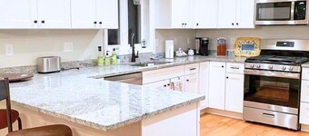 Maplewood Retreat | Sleeps 6 | Kingston NH