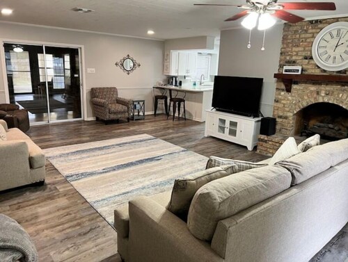 Cajun Properties- 3 bedroom 2.5 bath, bonus room