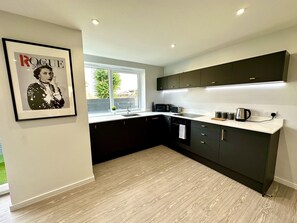 Cookware/dishes/utensils, spices