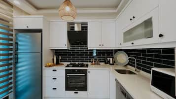 Exclusive-Villa | Eigene Küche | Kühlschrank, Geschirrspüler, Kochgeschirr/Geschirr/Besteck, Küchenrolle