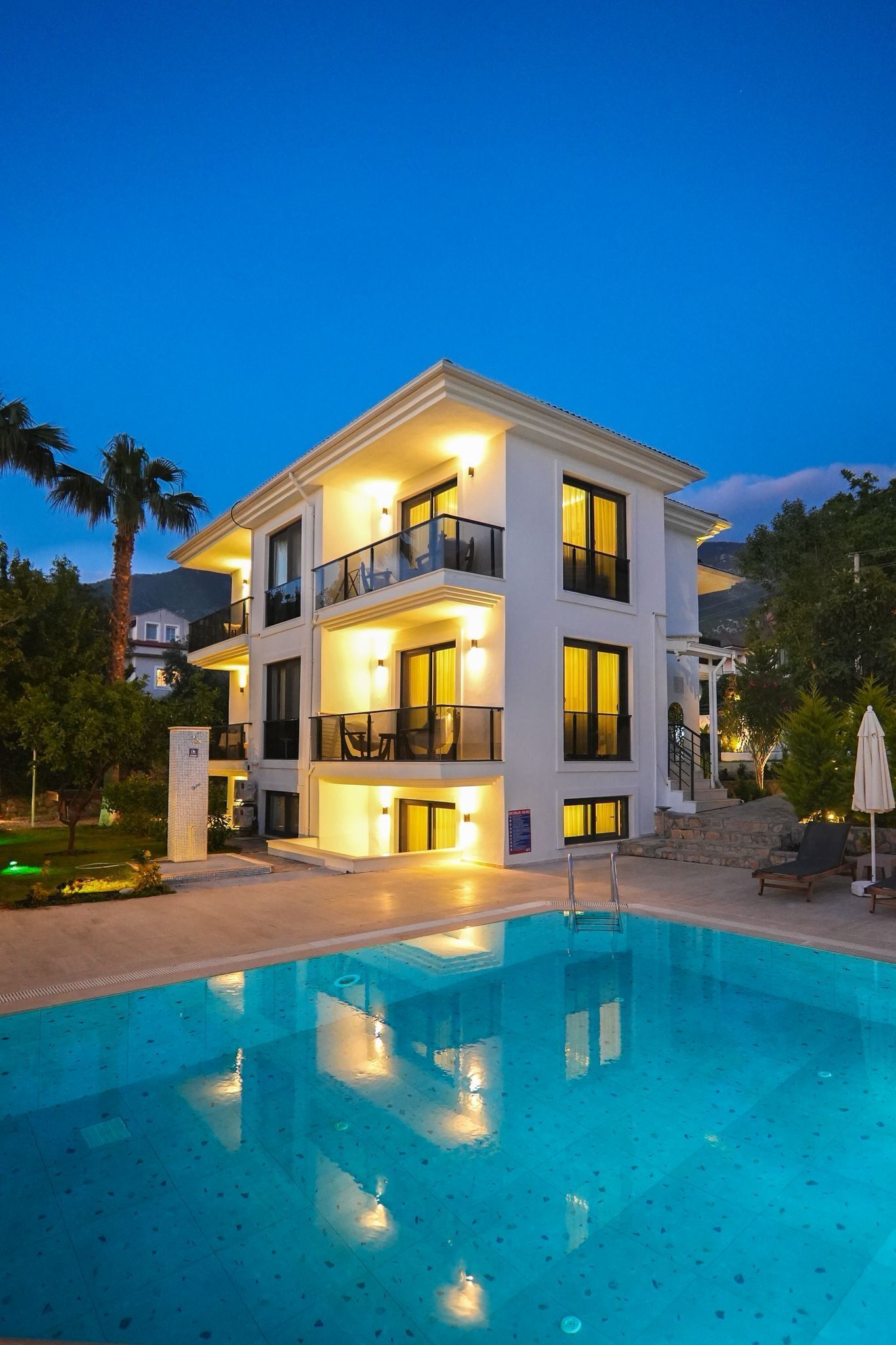 Deluxe Suite, 1 Queen Bed with Sofa bed, Non Smoking, Garden View | Egyptian cotton sheets, premium bedding, individually decorated