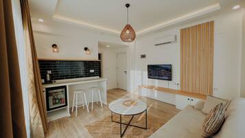 Deluxe Suite, 1 Katil Kelamin (Double), Garden View, Ground Floor | Cadar kapas Mesir, peralatan tempat tidur premium
