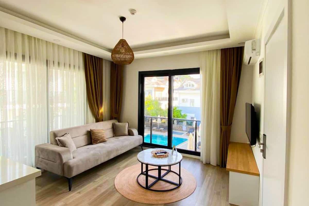 Suite Deluxe, 1 grand lit et 1 canapé-lit, non-fumeurs, vue jardin | 1 chambre, draps en coton égyptien, literie de qualité supérieure