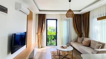Deluxe-Suite, 1 Queen-Bett und Schlafsofa, Nichtraucher, Gartenblick