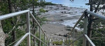 Oceanfront with Private Beach - Little Bay Retreat