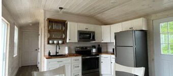 Oceanfront with Private Beach - Little Bay Retreat
