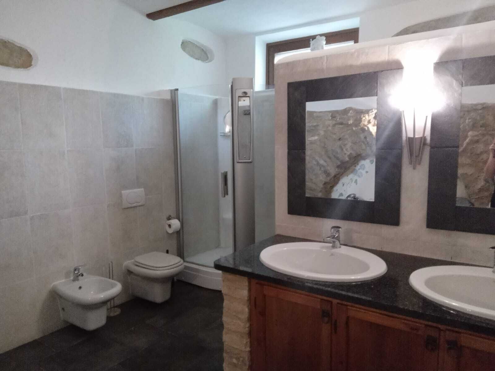 Dusche, Haartrockner, Bidet, Handtücher