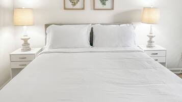 2 Schlafzimmer, Schreibtisch, Bügeleisen/Bügelbrett, kostenloses WLAN