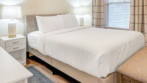 Room - 2 BR Haven on Music Row - 8 Min to Downtown - Free Parking - Walkable to Eats -C (Nashville)
