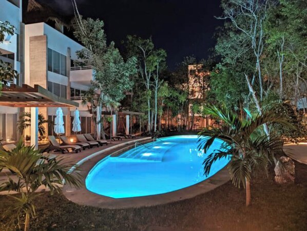 Outdoor pool - Spectacular Apartment Rooftop Hot Tub (Tulum)