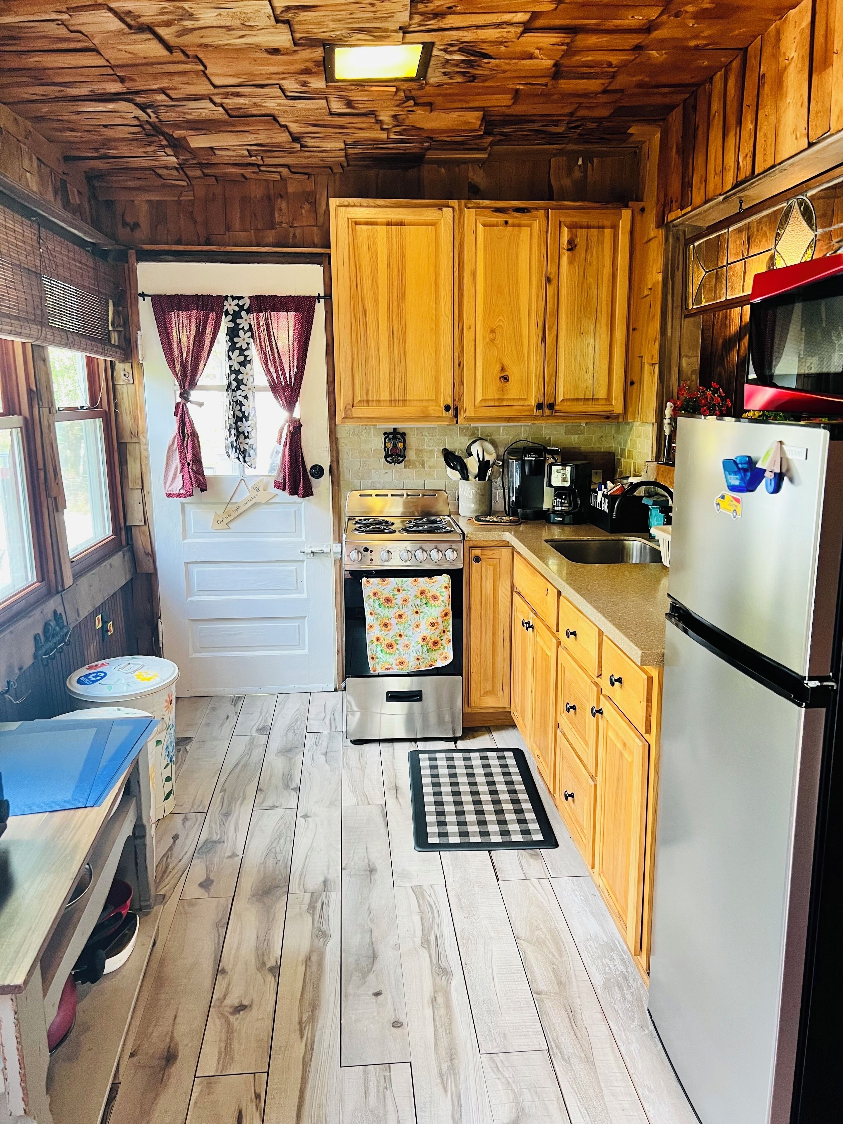 Micro-ondes, four, plaque de cuisson