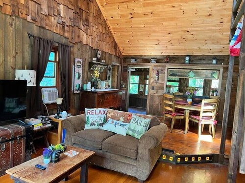 Cozy Cabin with Sauna & Firepit!