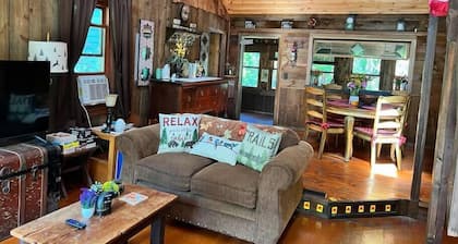 Cozy Cabin with Sauna & Firepit!