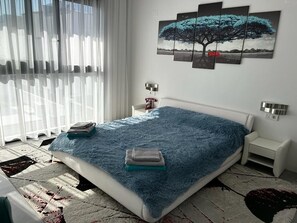 3 chambres, fer et planche à repasser, Wi-Fi, draps fournis