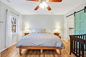 4 Schlafzimmer, Schreibtisch, Bügeleisen/Bügelbrett, Reisekinderbett