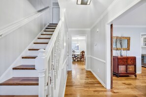 Interior - CA Style Sanctuary 4BR3BA house with Heated Saltwater Pool and Hot Tub (Wilmington)