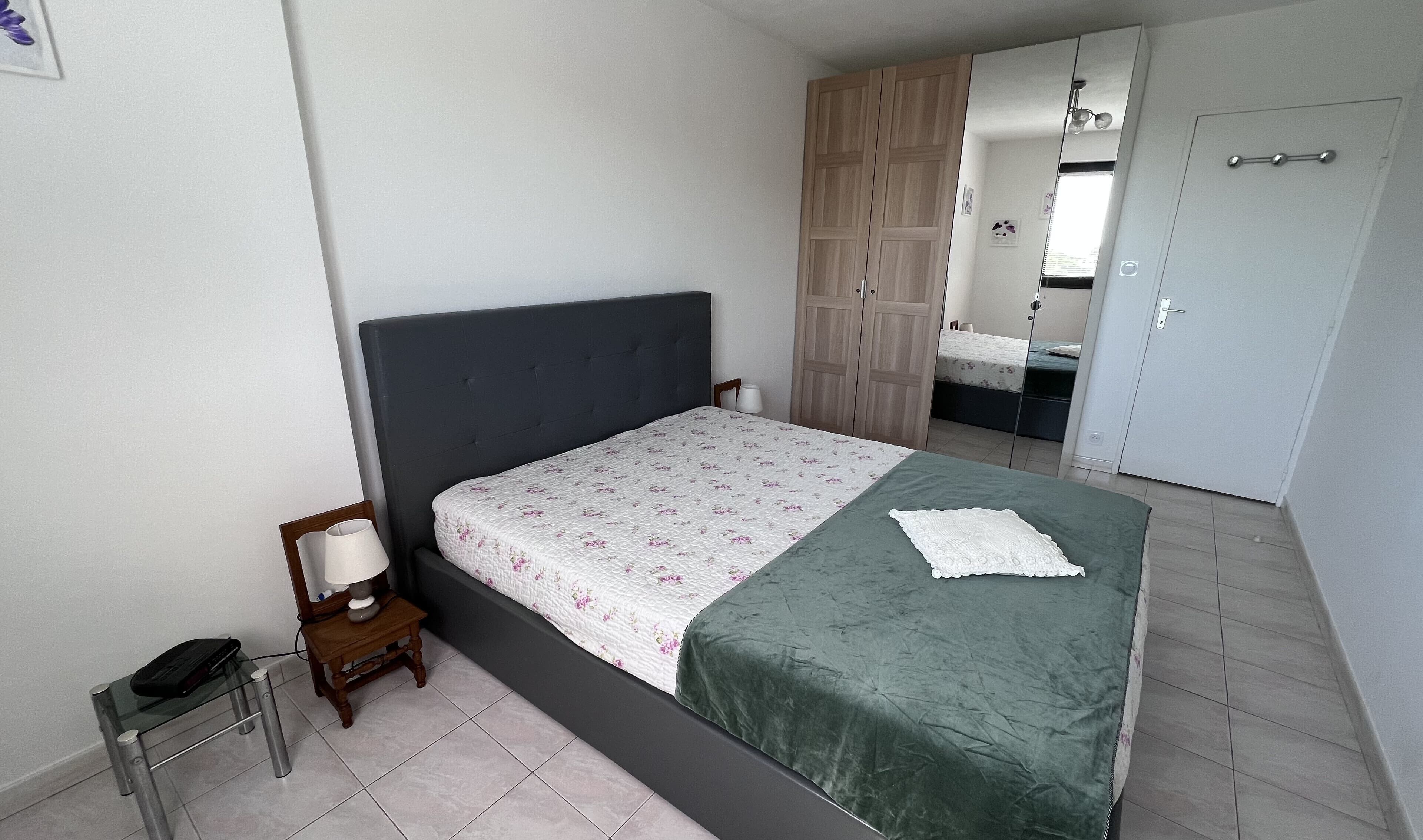 1 chambre, fer et planche à repasser, Wi-Fi, draps fournis