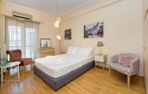 2 bedrooms, desk, iron/ironing board, WiFi