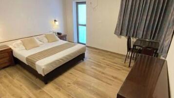 6 bedrooms, bed sheets