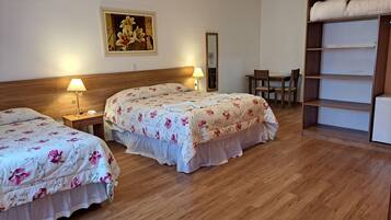 Minibar, free WiFi, bed sheets