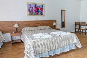Minibar, wifi gratis, ropa de cama