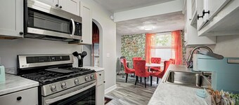 Tangerine Tranquility~ 2BR • Grill • 6 Mins to ISU