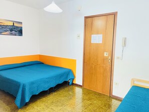 Studio, useita makuuhuoneita, parveke | 1 makuuhuone