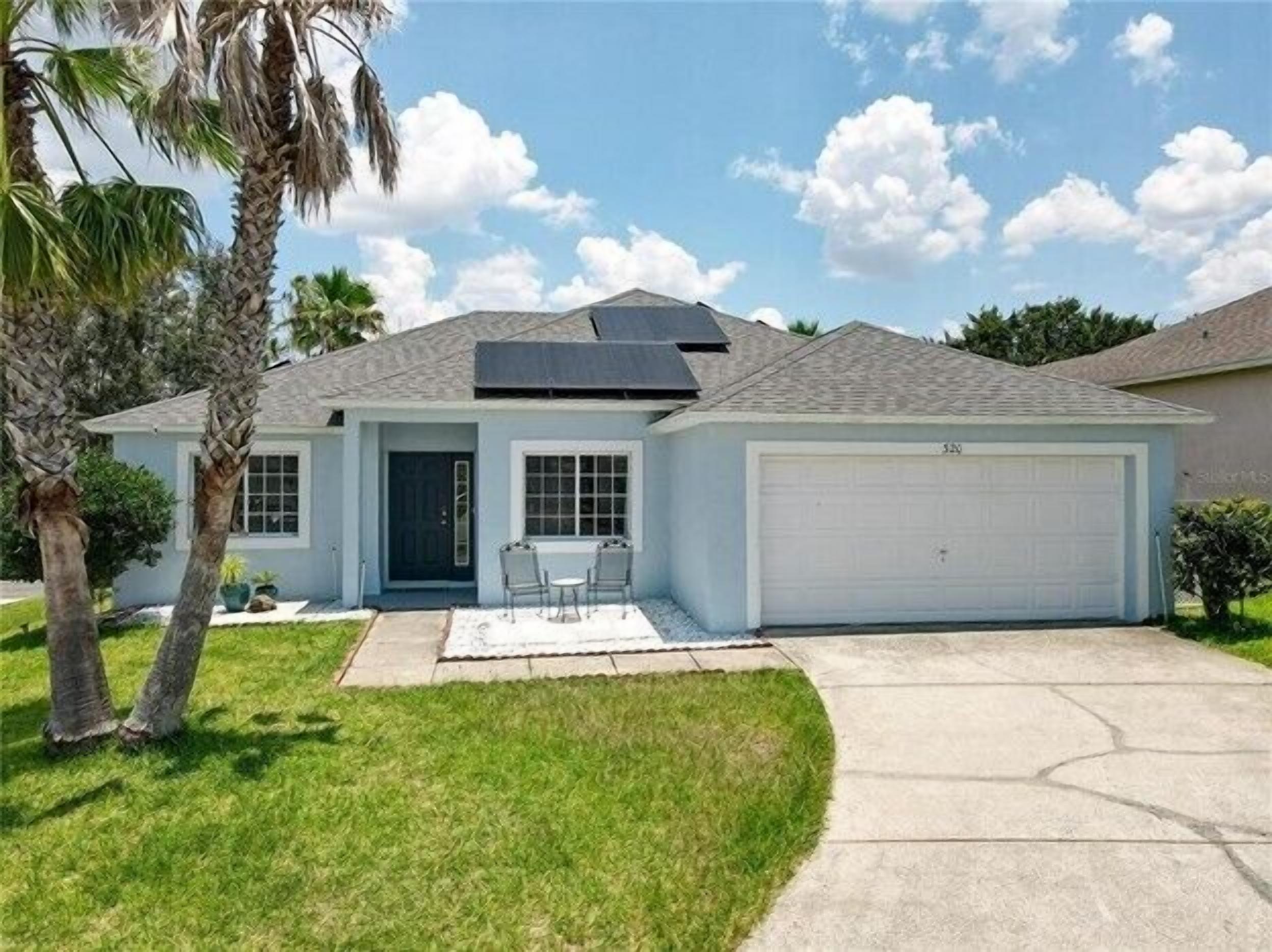 Hillcrest Hideaway, Peaceful 4 Bed Pool Home with Games and Minutes from Disney
