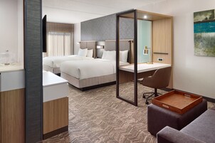 Escrivaninha, espaço de trabalho para notebook, cortinas blackout