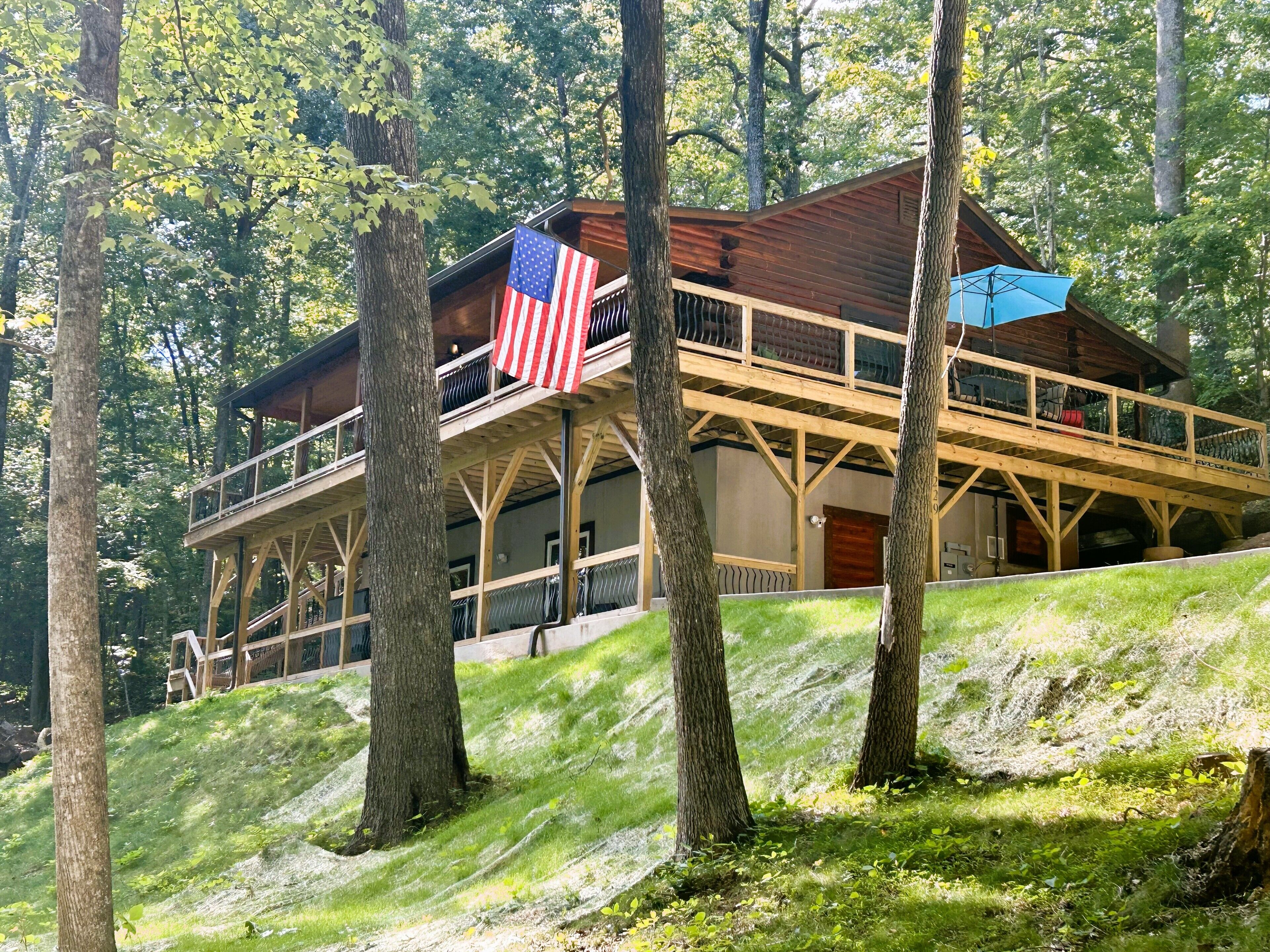 Lake Lure Beary Cozy 3 bedroom Log Cabin. 