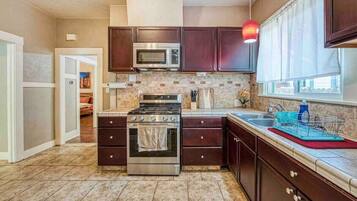 Fridge, cookware/dishes/utensils