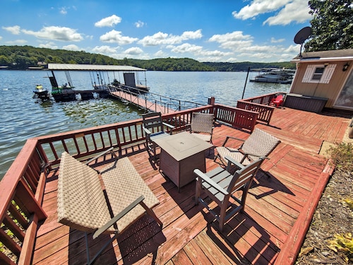Lake Affect w/Hot tub & Garage Game room!