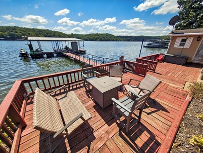 Lake Affect w/Hot tub & Garage Game room!